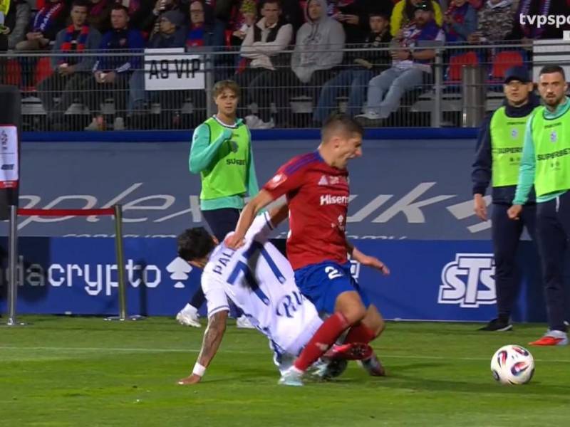 La acción donde Luis Palma vio tarjeta roja.