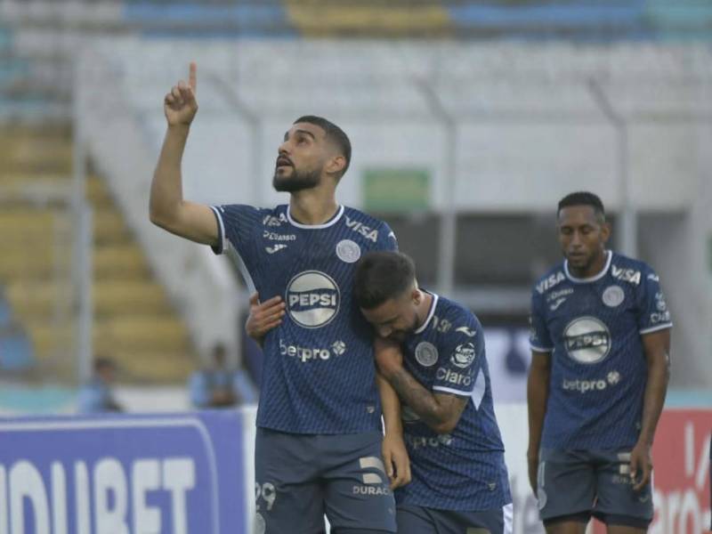 El delantero brasileño John Kleber celebrando su gol en el Motagua vs Génesis PN.