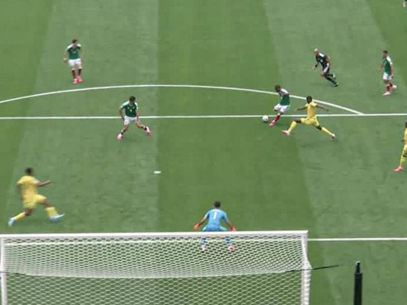 El primer gol del Mundial 2026: Momento del remate de Julián Quiñones que se fue al fondo de las redes.