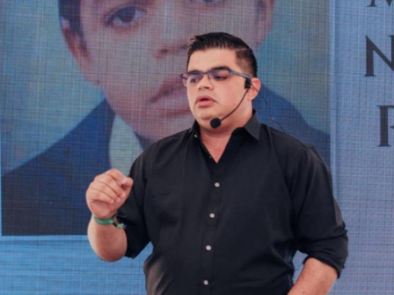 El comunicador hondureño Rely Maradiaga sorprendió en las últimas horas con una información que ha generado revuelo en las redes sociales.