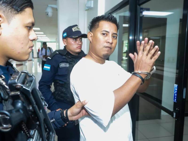 Luis Andrés Velásquez Torres al llegar a los juzgados sampedranos para aceptar haber asesinado a su expareja a la amiga de esta.