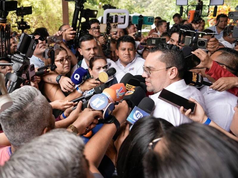 Tomás Zambrano durante conferencia de prensa.