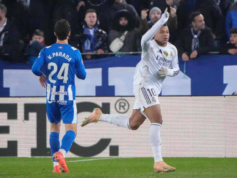 Alavés y Real Madrid se enfrentan este domingo en la Liga Española.