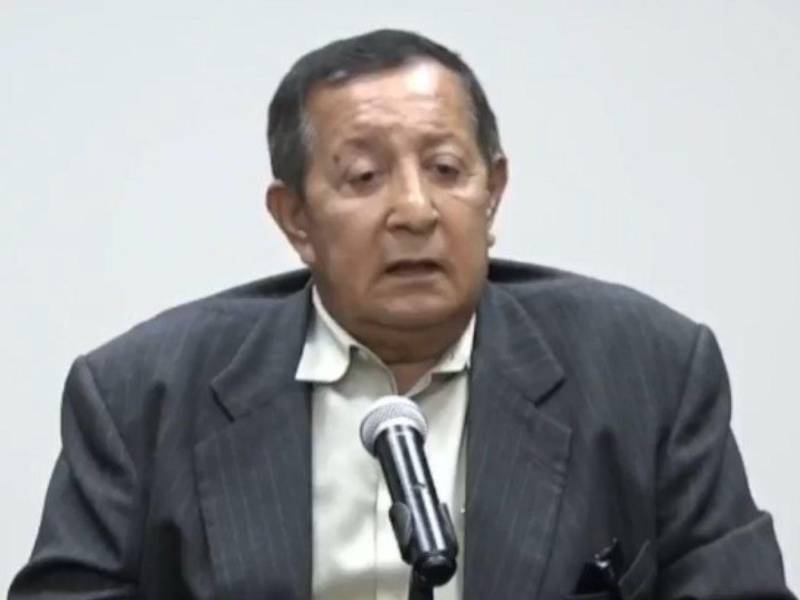 José Antonio Barahona, padre de la fallecida magistrada del Tribunal de Justicia Electoral (TJE) durante su comparecencia ante la comisión del Congreso Nacional.