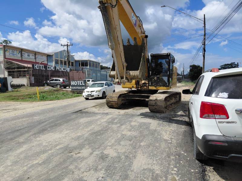 El tramo frente a la colonia Alameda de La Ceiba era uno de los tramos más dañados, sin embargo ya se está reparando.