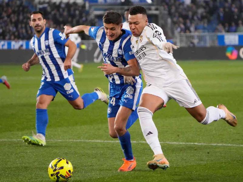 Alavés y Real Madrid se enfrentan este domingo en la Liga Española.
