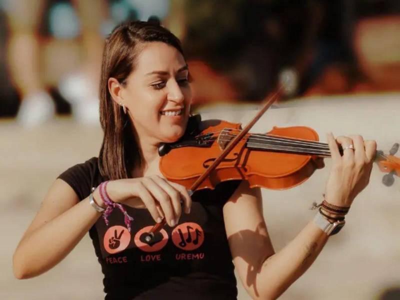 Marcela Fernández, fundadora y directora ejecutiva de Proyecto Uremu. Es egresada de la Escuela de Música Victoriano López de San Pedro Sula, con especialidad en viola.
