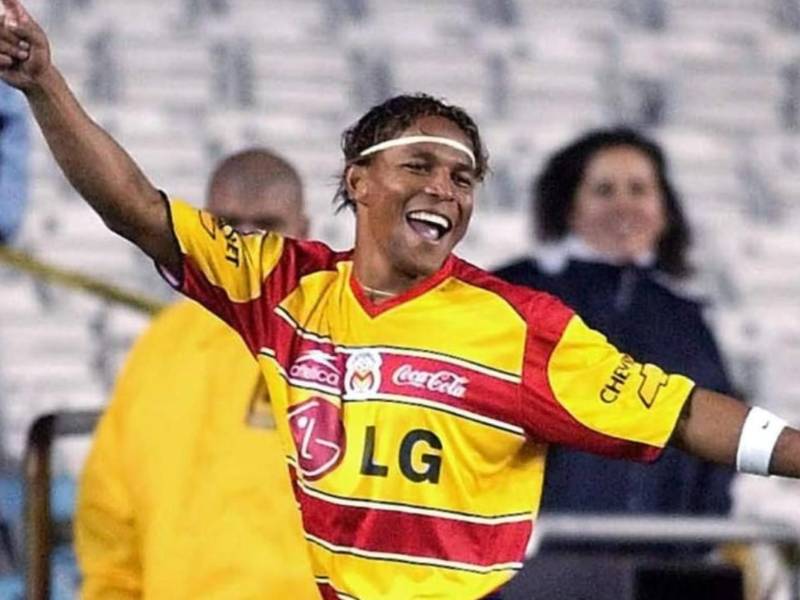 Carlos Pavón fue campeón con el Morelia de México y es el máximo goleador de la Selección Nacional.