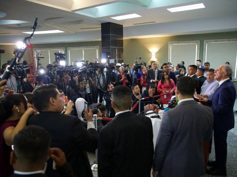El presidente de <b>Honduras</b>, <b>Nasry 'Tito' Asfura</b>, ratificó este lunes el compromiso de su Gobierno con la libertad de prensa y definió el ejercicio periodístico ético como una pieza fundamental para la construcción de la democracia y la paz en el país centroamericano.