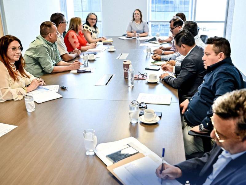 La dirigencia de la Fomh junto a autoridades de Educación el pasado 4 de mayo.