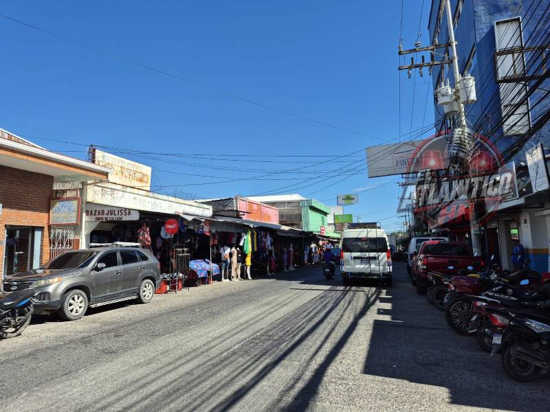 Comedores, talleres y pequeños negocios sufren la paralización de sus labores diarias, sumado a las altas temperaturas en la zona norte del país.