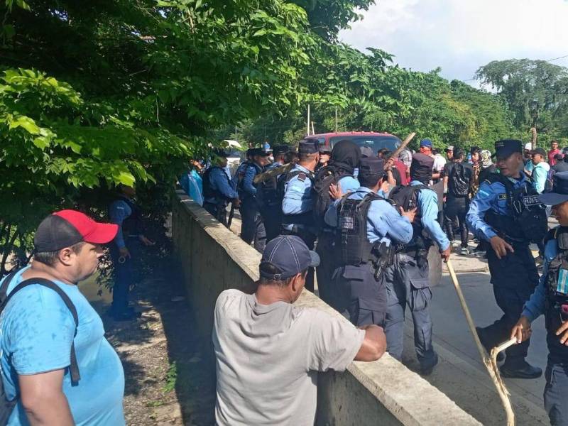 Momentos del desalojo realizado por la Policía Nacional.