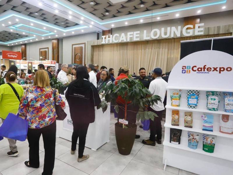 Miles de personas llegaron al Centro de Convenciones del Hotel Copantl para vivir la experiencia Cafexpo 2026, que desde su ingreso fue amigable con los asistentes con el encantador aroma a café.