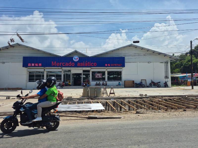 La rápida proliferación de comercios chinos en zonas estratégicas de La Ceiba genera preocupación entre el sector microempresario, que denuncia una competencia desigual.