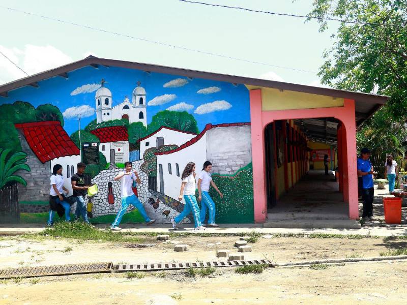 Miles de estudiantes de los centros educativos públicos y privados del departamento de Cortés disfrutarán del receso escolar de medio año.