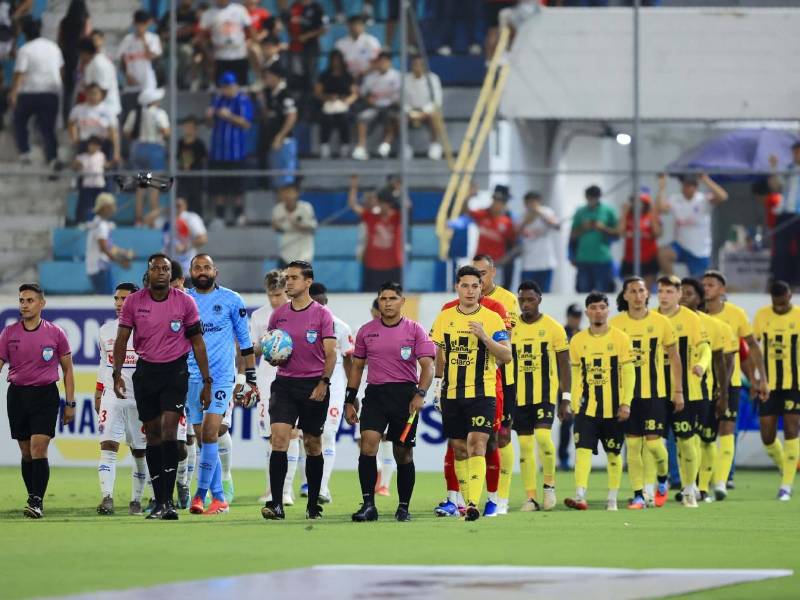 Real España y Olimpia miden sus fuerzas en la jornada 3 de las triangulares.