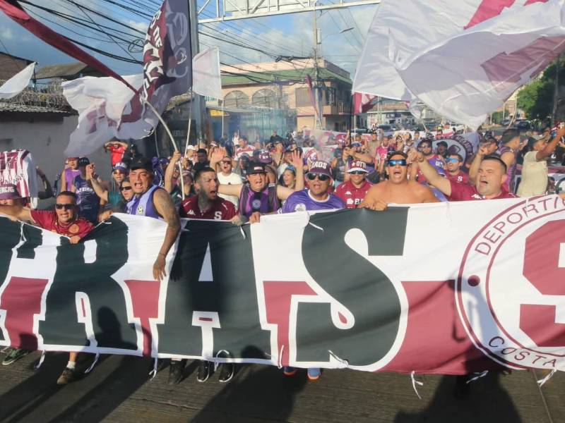 La barra del Saprissa hizo el viaje a Tegucigalpa para apoyar al cuadro tico en el duelo ante Olimpia.