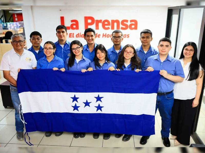 Estudiantes durante su visita a las instalaciones de Diario LA PRENSA.