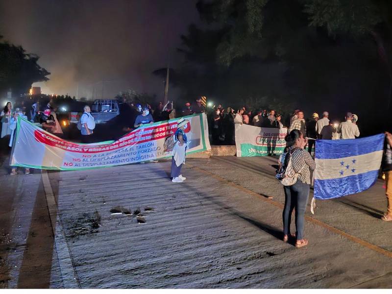 La toma de la carretera comenzó a las 3:00 am.