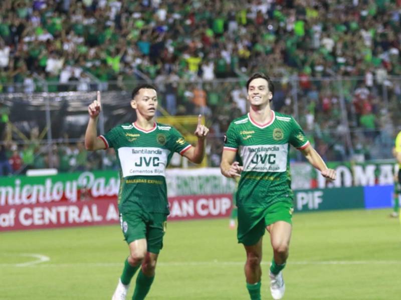 Celebración de Damin Ramírez tras su anotación de cabeza.