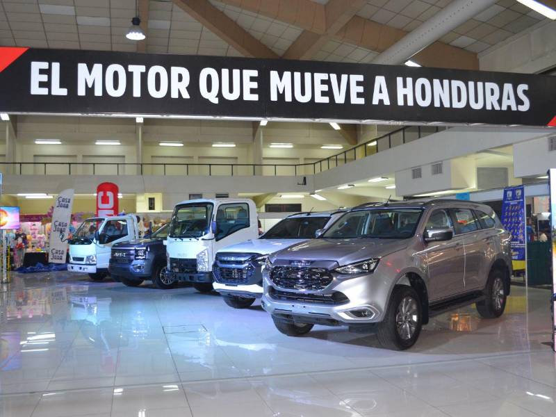 Modelos perfectos para la familia, el trabajo o la aventura; visita la Expojuniana 2025 y cotiza el modelo perfecto para tus necesidades.