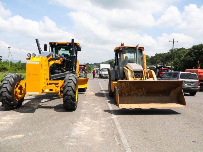 La maquinaria ya está en la zona realizando los trabajos en el tramo carretero.