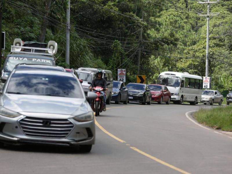 El tráfico y el deterioro de la carretera han reducido las visitas a Cantarranas, impactando negativamente en el turismo y la economía local.