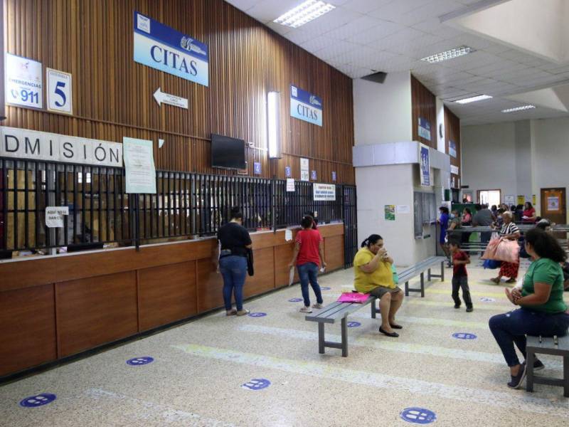 Los pacientes son los más afectados con la suspensión de consulta externa.