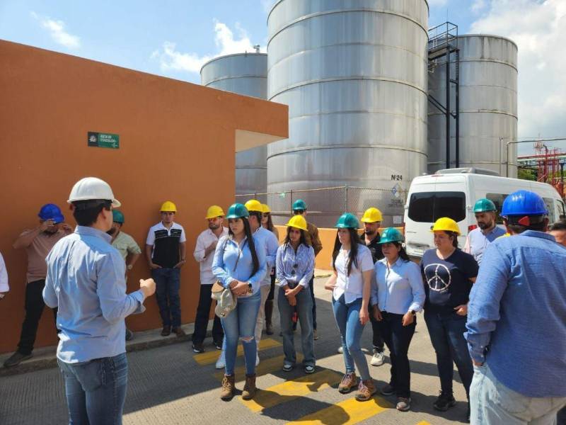 El grupo universitario fue acompañado por autoridades académicas de USAP y recibió una cálida bienvenida por parte de la comunidad educativa de la UAG.