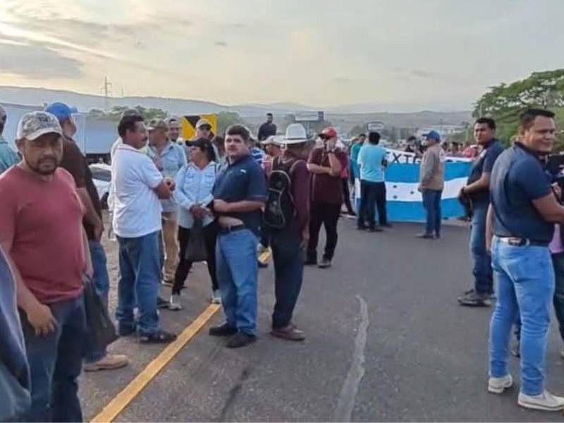 Pobladores exigen la pavimentación de las vías que dan acceso a sus municipios en el norte de Comayagua.