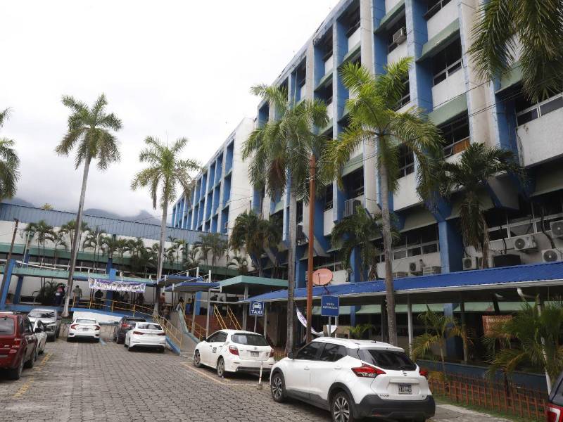 Entrada del hospital Mario Rivas ubicado en San Pedro Sula, Honduras.