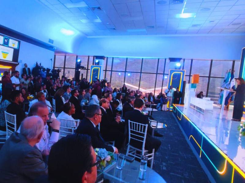 Banpaís renueva su identidad visual manteniendo su nombre y sumando el símbolo Bi, una declaración de pertenencia a un grupo financiero líder en Centroamérica.