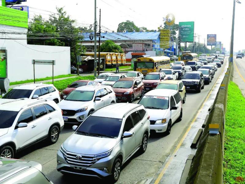 <b>2 millones de vehículos circulan con placas que tienen SIM para identificar autos robados o con placas falsas.</b>