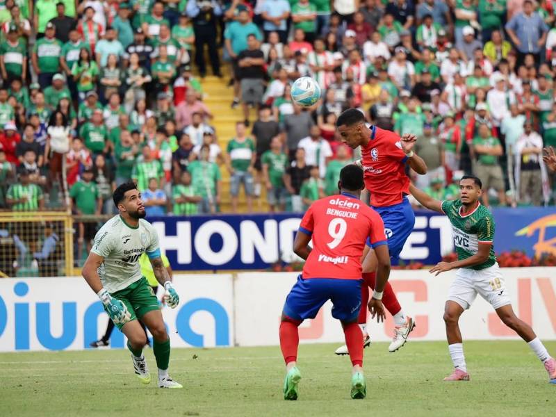 El segundo cabezazo de Emanuel Hernández para vencer a César Samudio.