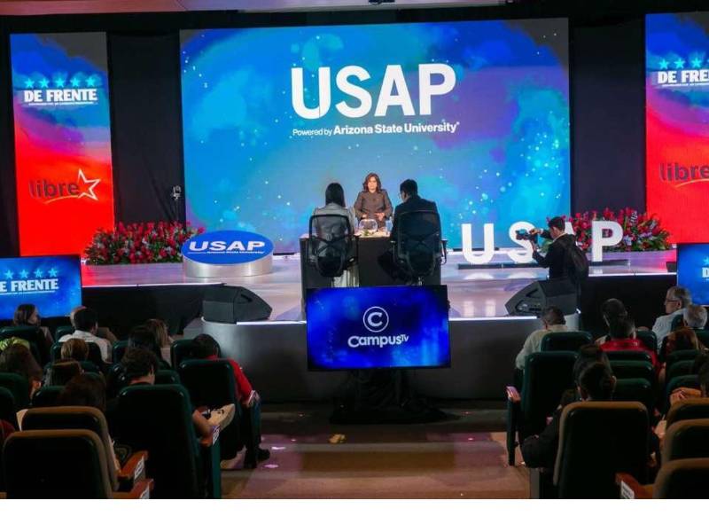 Rixi Moncada en el foro “De Frente 2025” de la Usap.