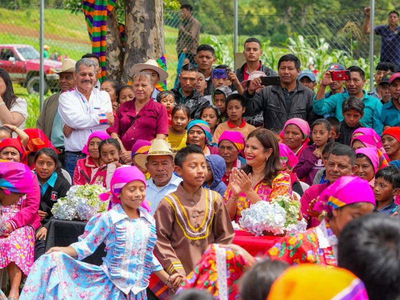 El encuentro político fue en la comunidad lenca del Valle de Azacualpa.