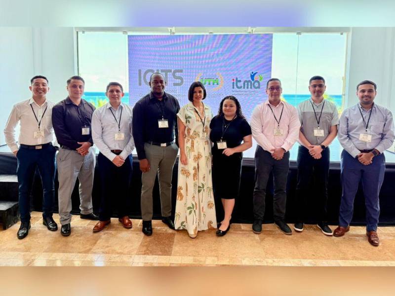 Los profesionales académicos durante su Opening Session.