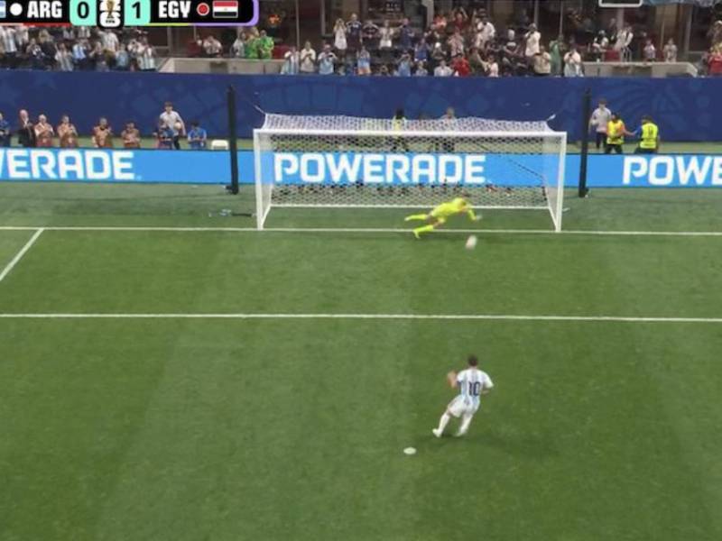 El penal de Messi fue detenido por el portero de Egipto.