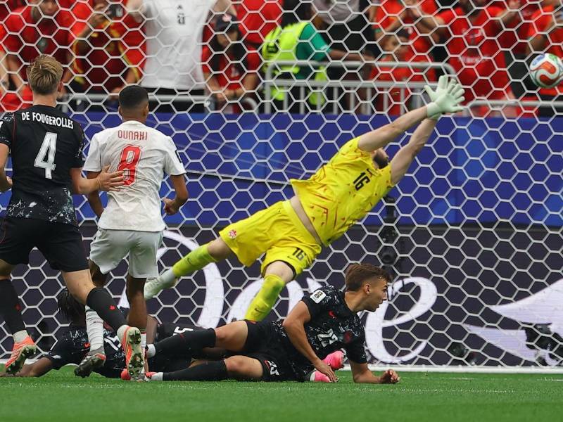 Azzedine Ounahi marcando su segundo gol del partido contra Canadá.