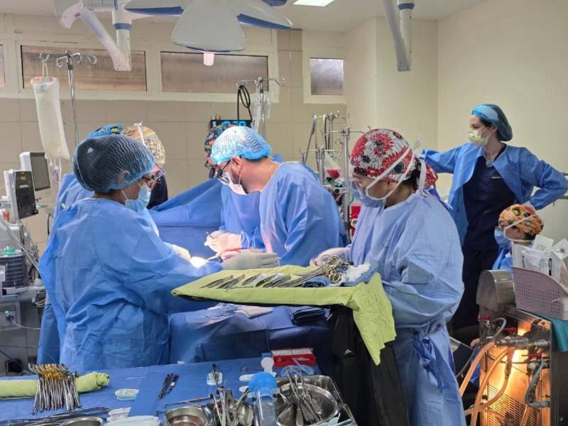 Imágenes de la cirugía número 100 de las brigadas cardiovasculares del IHSS.