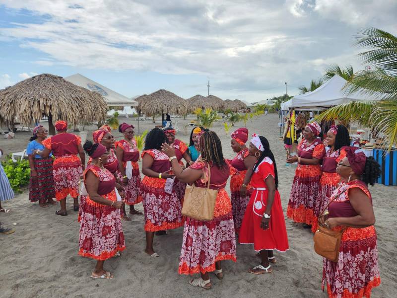 A pesar de la riqueza cultural que aporta la etnia garífuna a Honduras, las comunidades viven bajo la sombra de grandes desafíos territoriales y la exigencia de una verdadera inclusión social.