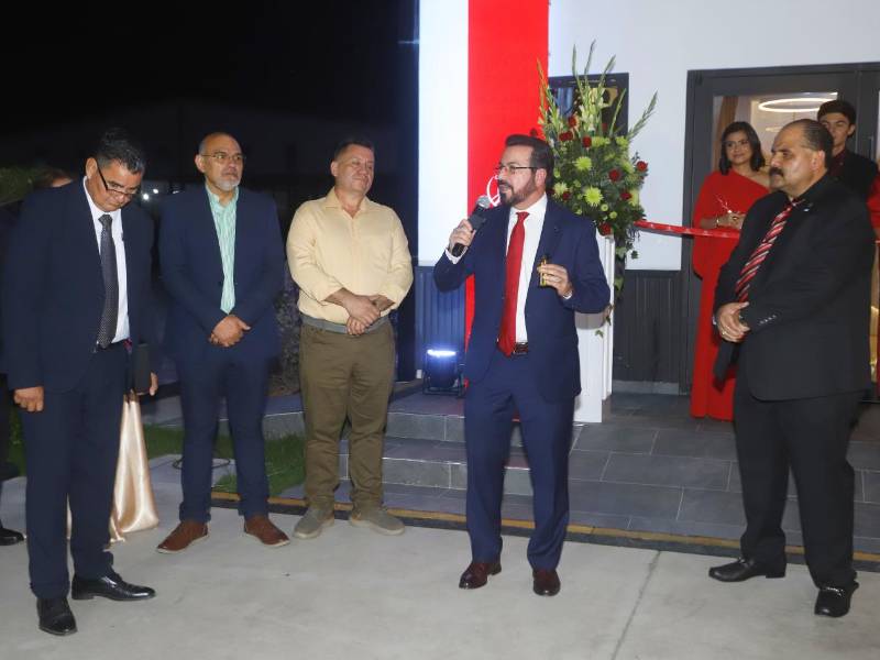 Bendición de las instalaciones del complejo de Constructora Palada realizada por el apóstol German Ponce.