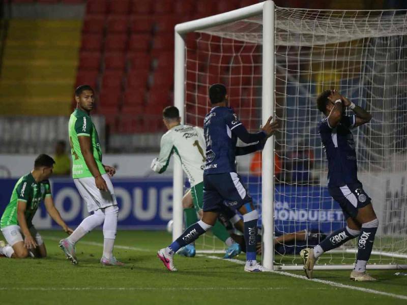Motagua y Marathón miden sus fuerzas este domingo en el Estadio Nacional de Tegucigalpa.