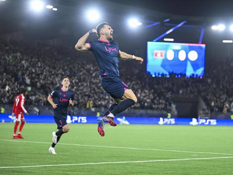 La celebración de Gianni Stensness tras marcar el 1-0 del Viking contra el Bayern.