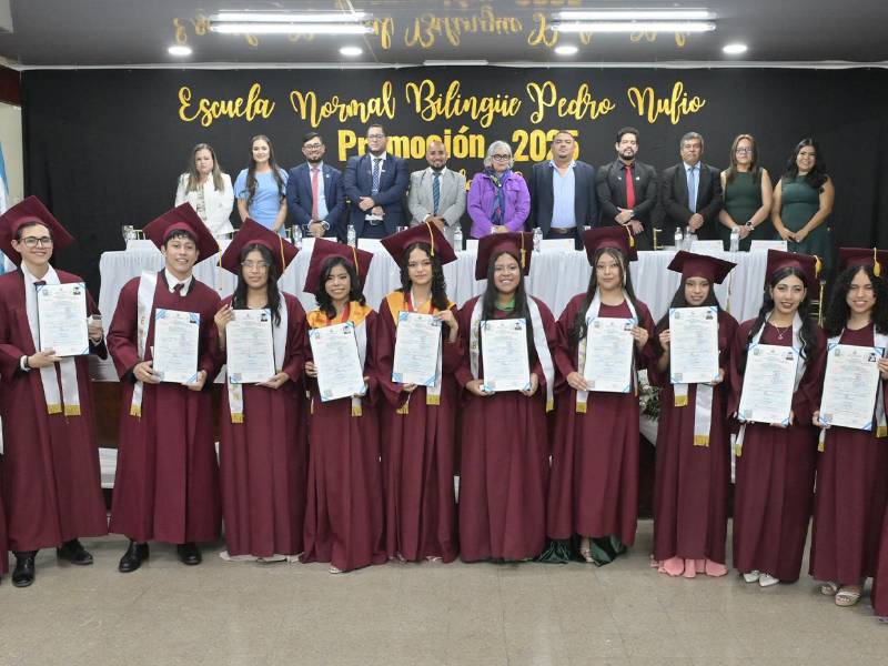 Jóvenes docentes de Tegucigalpa son reconocidos por completar una formación integral en inglés y metodologías innovadoras.