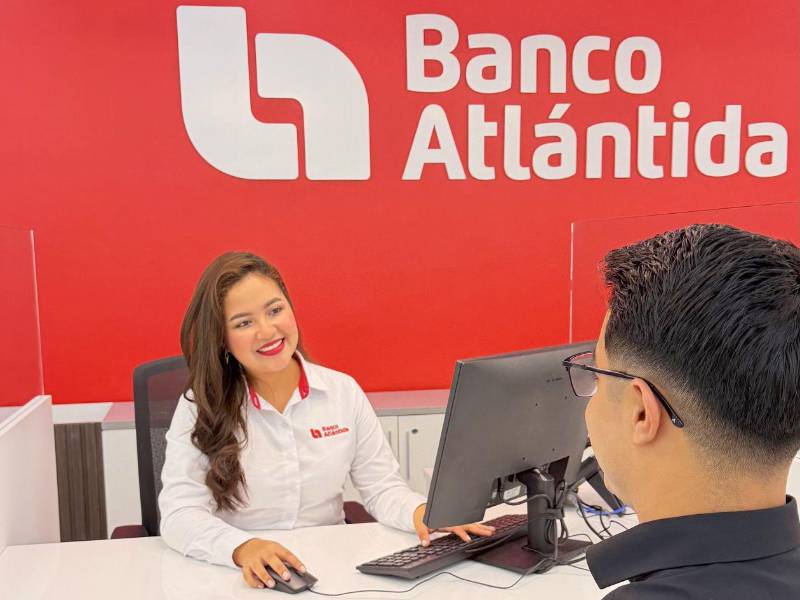 Banco Atlántida construya la confianza de los clientes con presencia, asesoría y experiencias que combinan tecnología y trato humano.