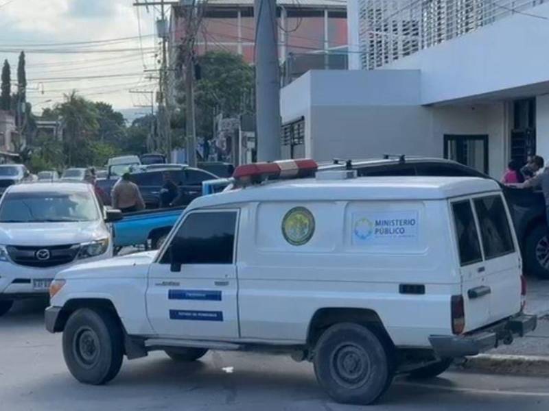 Henry Orlando fue trasladado de inmediato a una clínica privada, pero falleció debido a la gravedad de las lesiones.