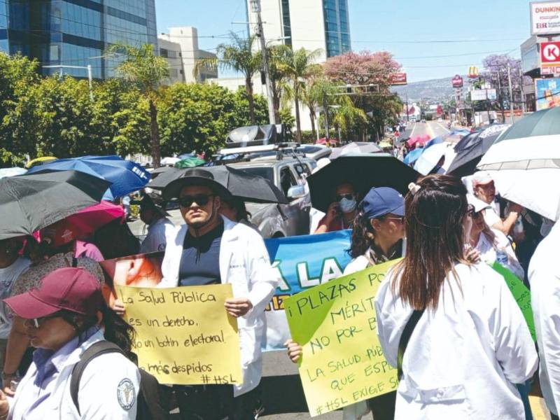 La Secretaría de Salud insta al diálogo ante protestas médicas que afectan consultas y cirugías en hospitales públicos e IHSS.
