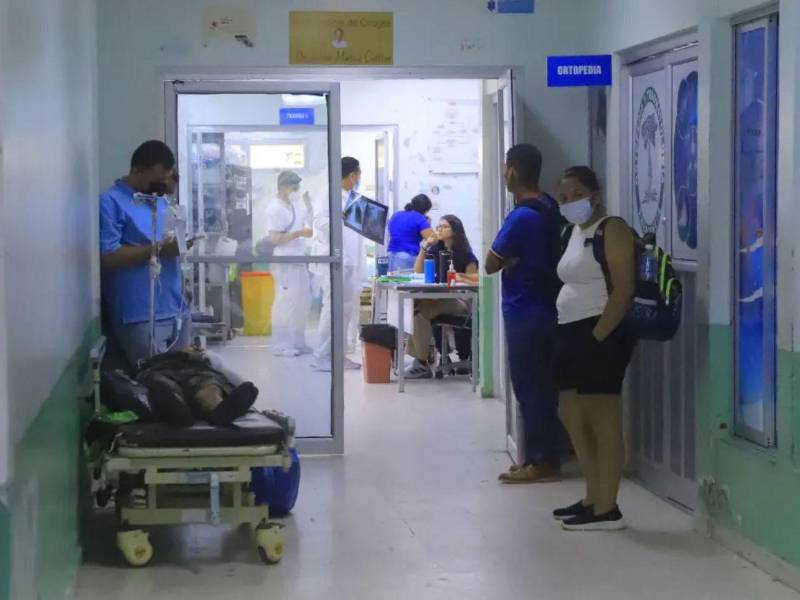 Fotografía de uno de los pasillos del Hospital Mario Catarino Rivas situado en San Pedro Sula.