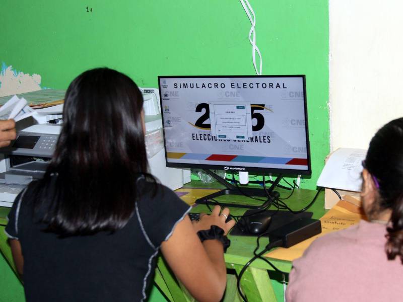 El simulacro electoral incluyó la participación de 524 centros de votación distribuidos en los 18 departamentos del país.
